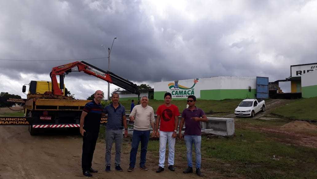 Camacã: Postes dos Refletores começam a ser instalados no Estádio Ribeirão